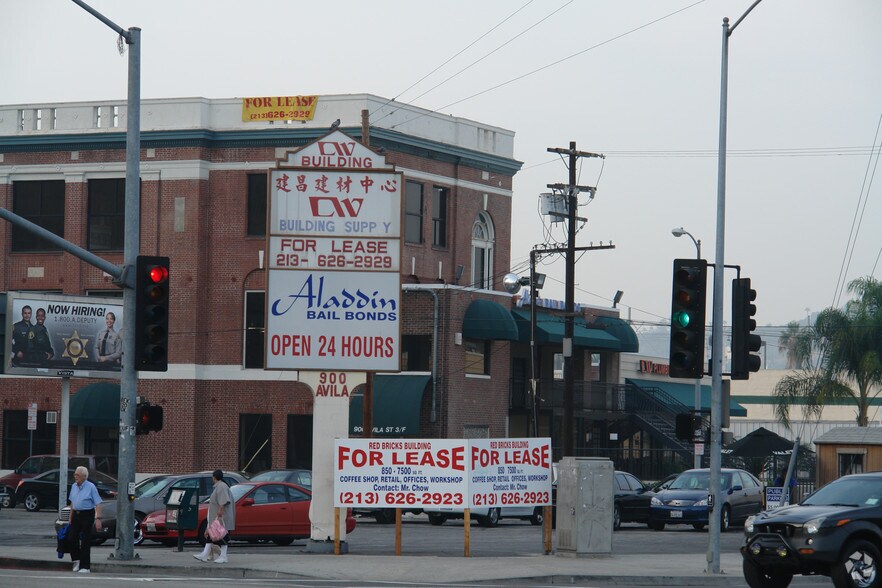 900 Avila St, Los Angeles, CA à louer - Photo de l’immeuble – Image 2 sur 11