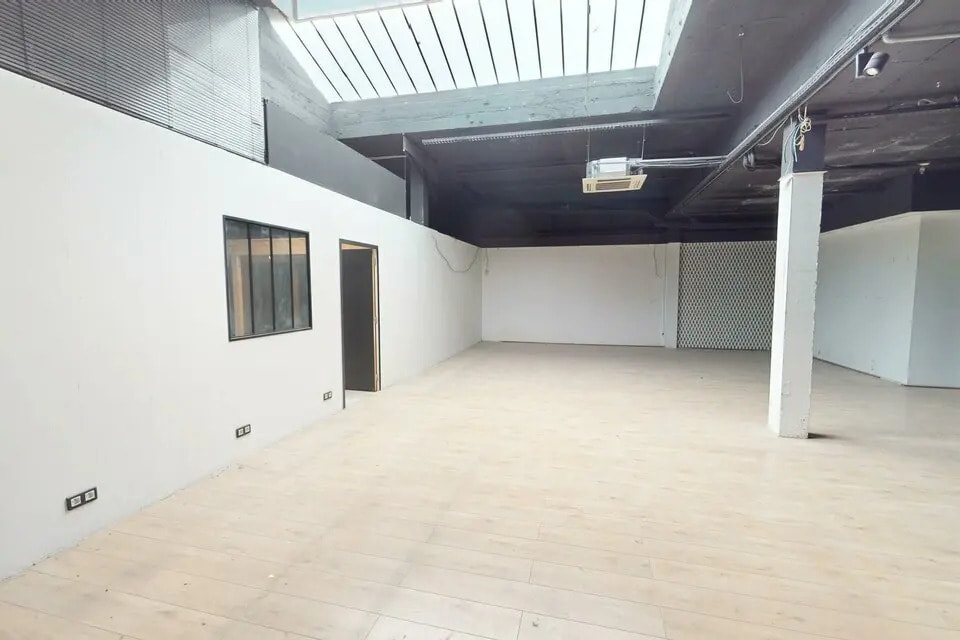 Local commercial dans Nice à louer Photo intérieure– Image 1 sur 8