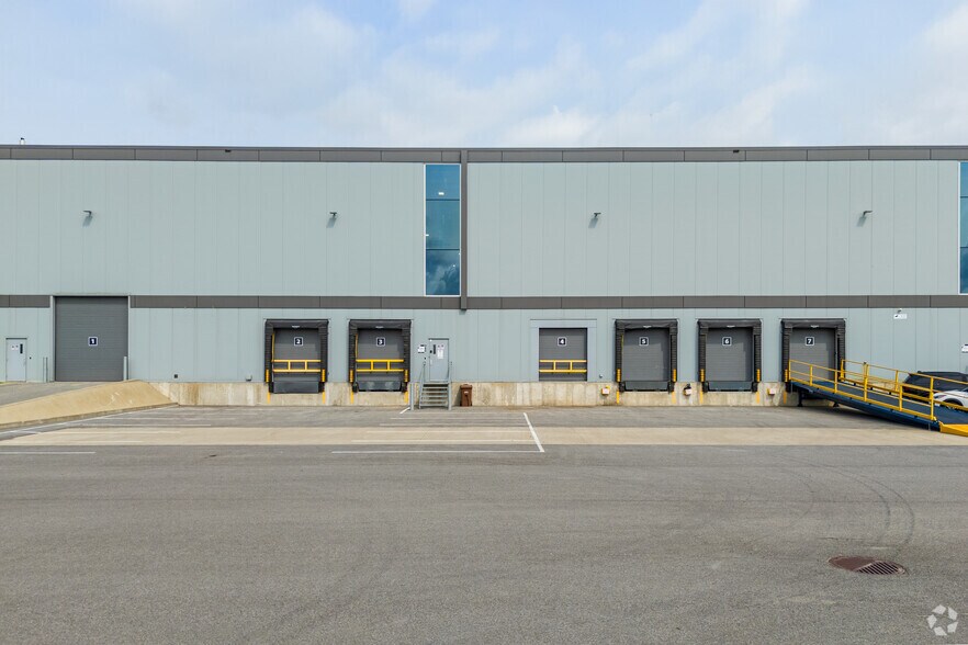 970-980 Pl Paul-Kane, Laval, QC à louer - Photo de l’immeuble – Image 3 sur 6