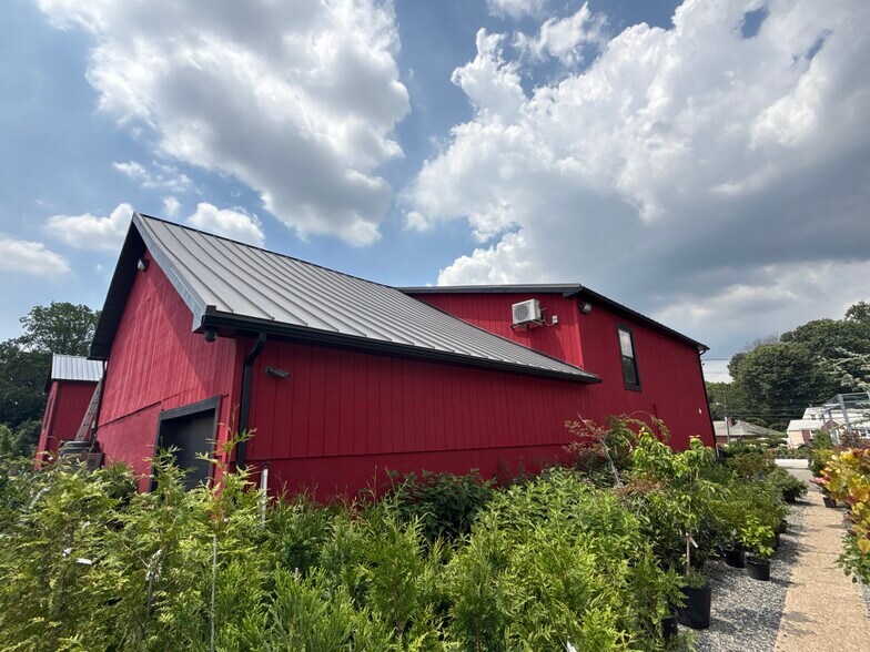 563 River Rd, New Milford, NJ à vendre - Photo de l’immeuble – Image 2 sur 47