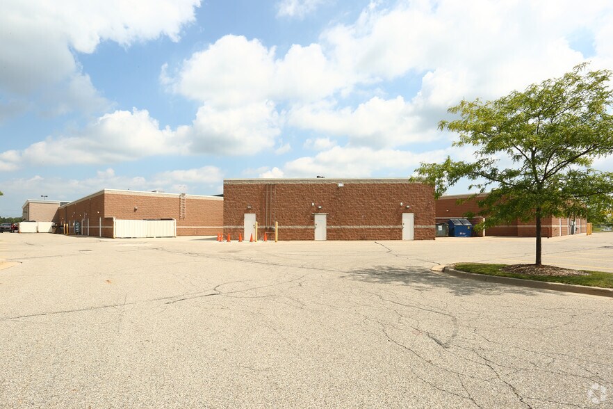 501-647 N Marketplace Blvd, Lansing, MI à louer - Photo de l’immeuble – Image 3 sur 7