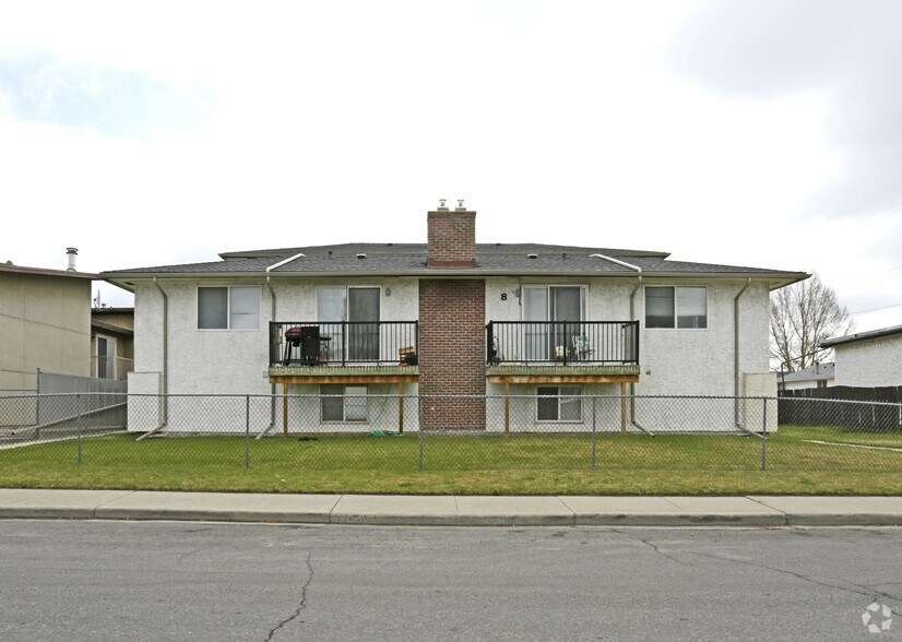 8 Huntley Close NE, Calgary, AB à vendre - Photo de l’immeuble – Image 2 sur 3