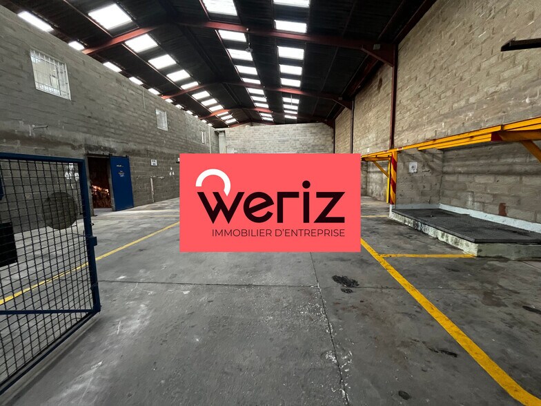 Local d’activités dans Châteauneuf-les-Martigues à louer - Photo de l’immeuble – Image 1 sur 8