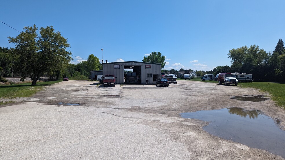30 E Pioneer Rd, Fond Du Lac, WI à vendre - Photo de l’immeuble – Image 2 sur 4