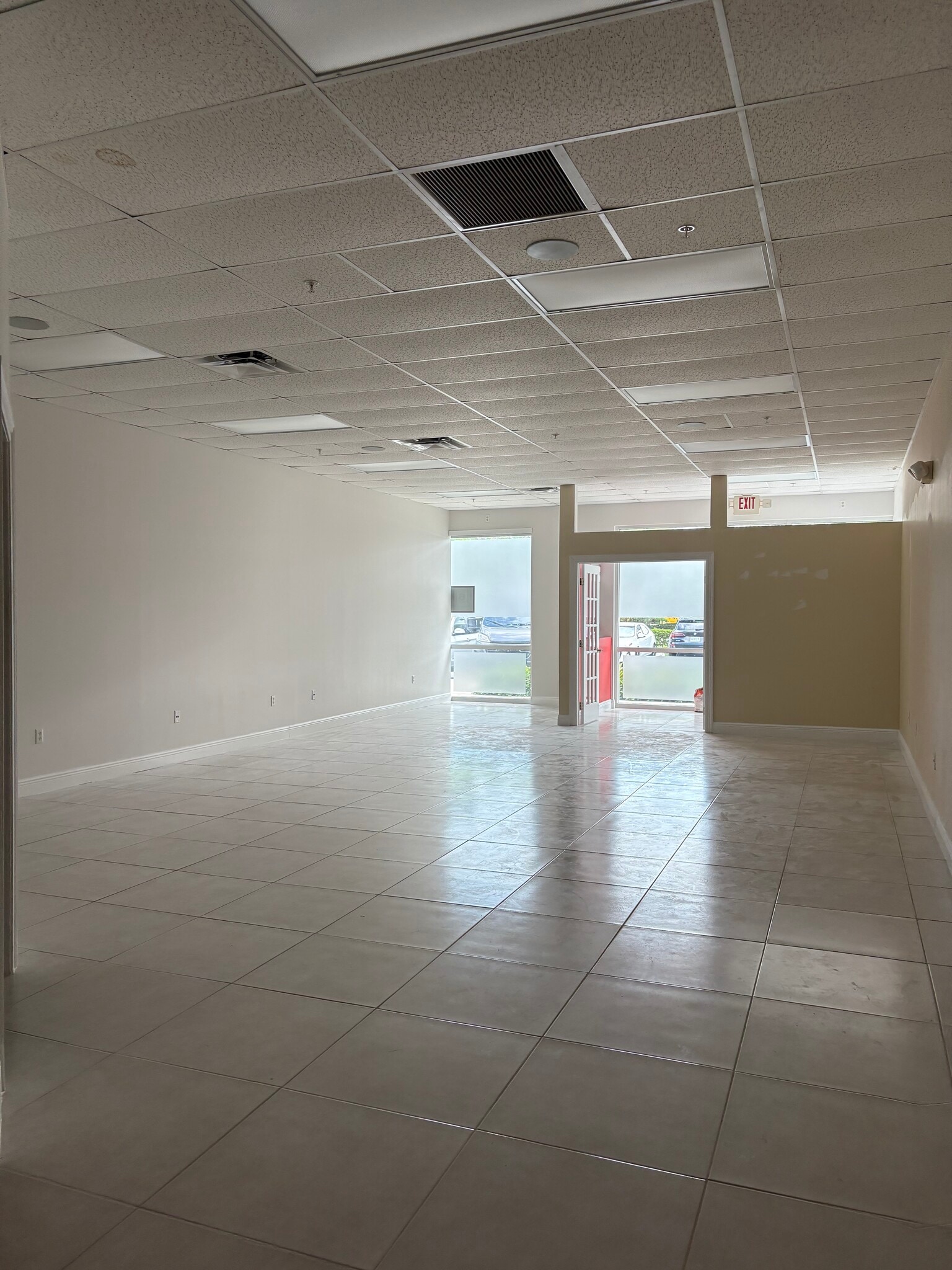 10101-10181 W Commercial Blvd, Fort Lauderdale, FL à louer Photo intérieure– Image 1 sur 3
