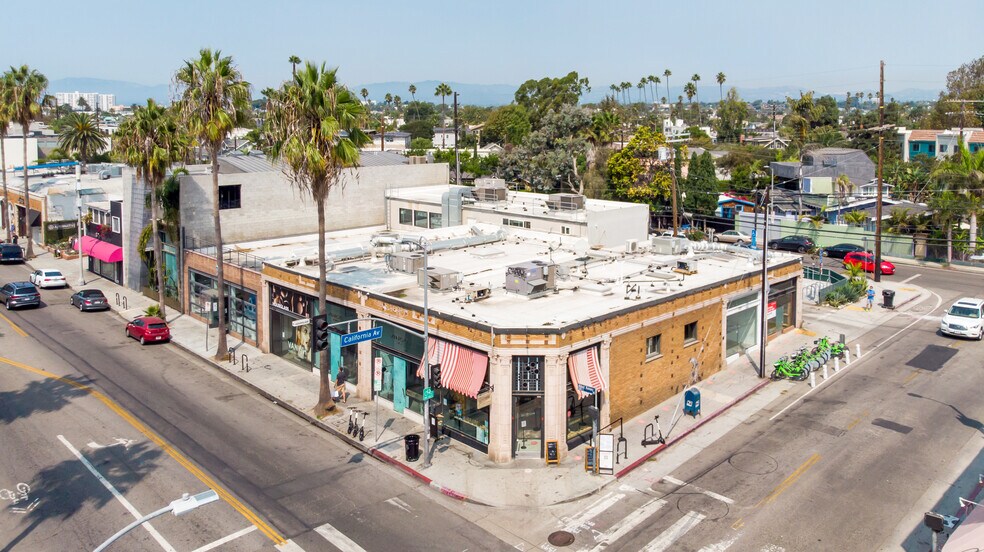 1349-1357 Abbot Kinney Blvd, Venice, CA à louer - Photo de l’immeuble – Image 2 sur 9