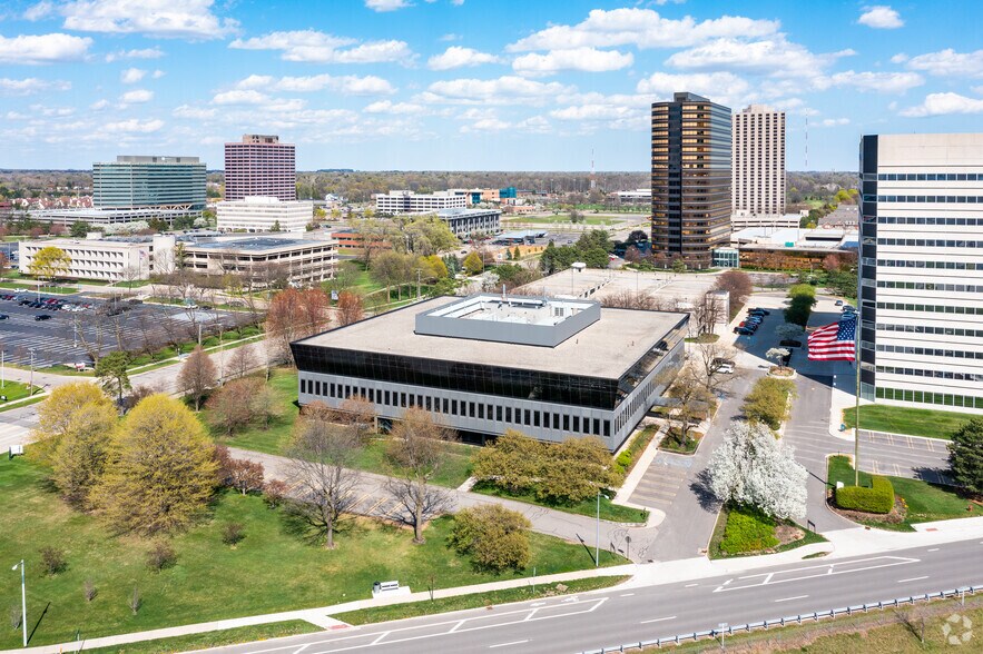 25900 Northwestern Hwy, Southfield, MI à vendre - Aérien – Image 2 sur 9