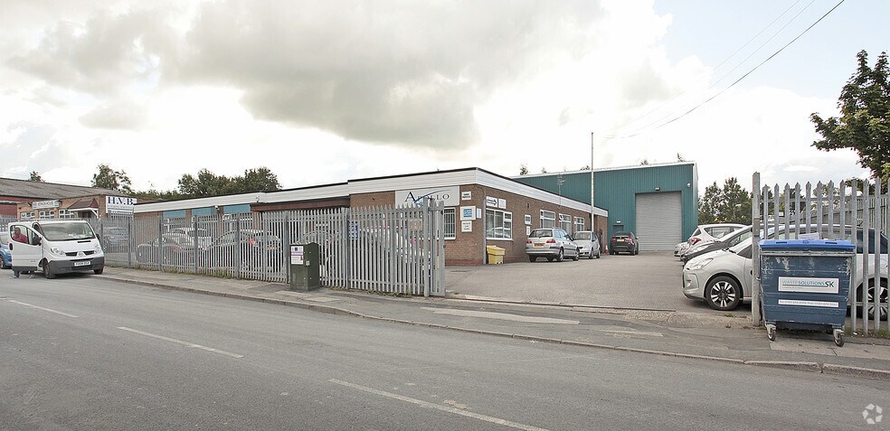 Whitefield Rd, Stockport à louer - Photo de l’immeuble – Image 3 sur 5