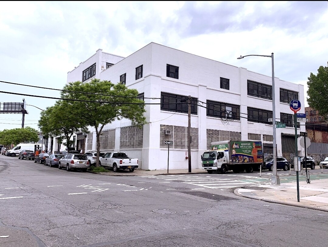 753-755 E 134th St, Bronx, NY à louer Photo de l’immeuble– Image 1 sur 19