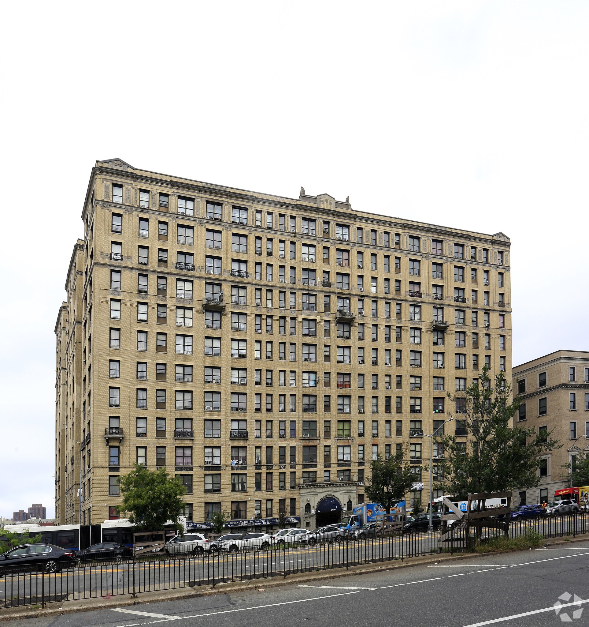 1749 Grand Concourse, Bronx, NY à louer Photo de l’immeuble– Image 1 sur 10