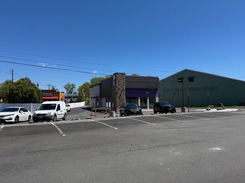 303 Boston Post Rd, Port Chester, NY à louer - Photo de l’immeuble – Image 2 sur 5