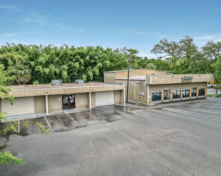 3403 W Waters Ave portefeuille de 2 biens à vendre sur LoopNet.fr - Photo de l’immeuble – Image 1 sur 10