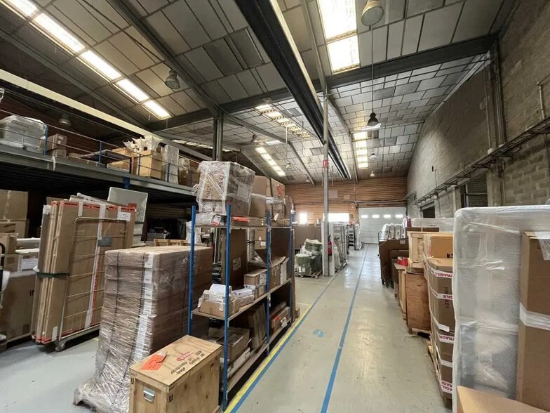 17 Avenue De L'Industrie, Corbas à vendre - Photo de l’immeuble – Image 2 sur 8