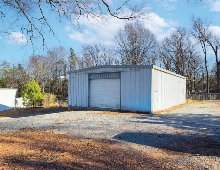 548 W Charles St, Matthews, NC à vendre - Photo principale – Image 1 sur 7