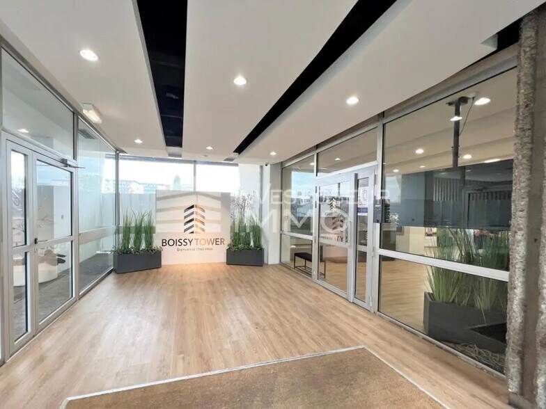 Bureau dans Boissy-Saint-Léger à louer - Hall d’entrée – Image 3 sur 7