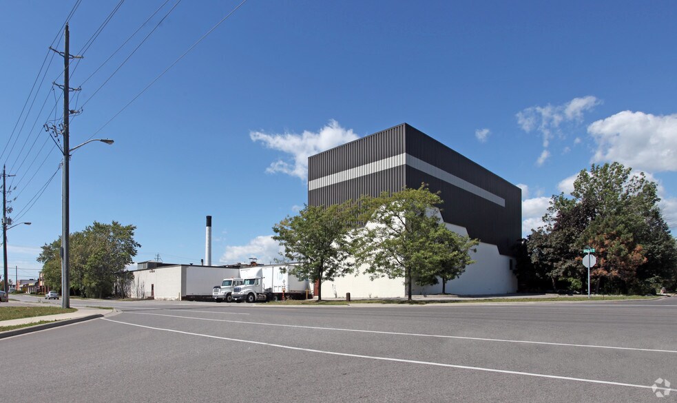 170 Commercial Ave, Ajax, ON à louer - Photo de l’immeuble – Image 3 sur 6