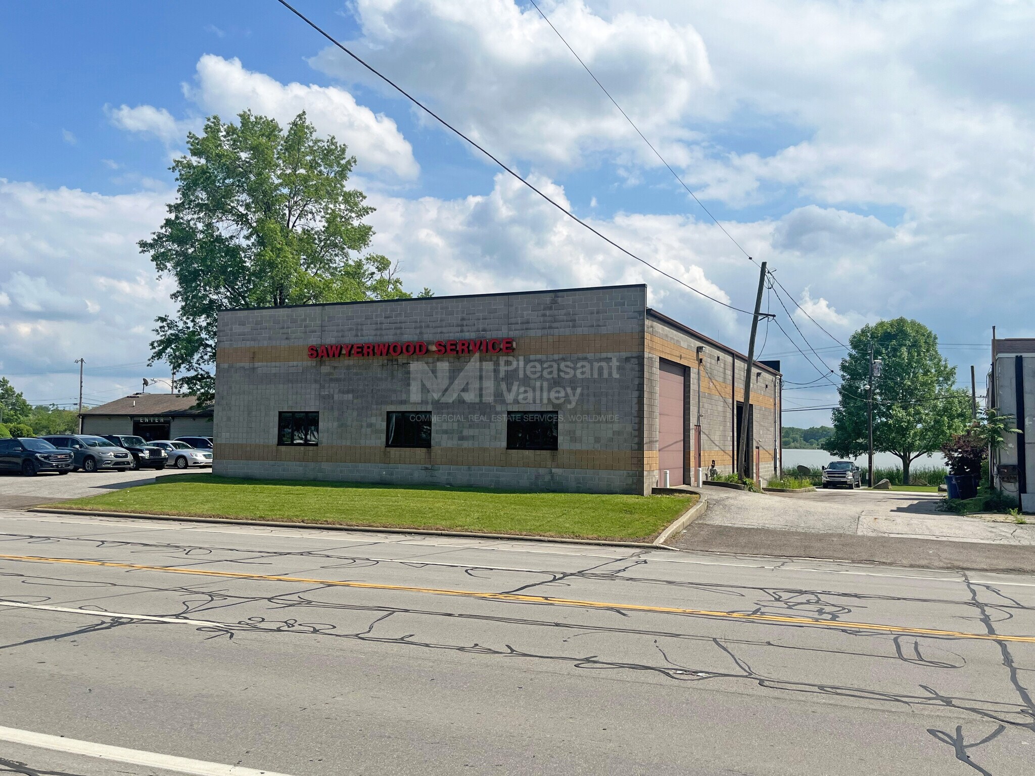 2360 E Waterloo Rd, Akron, OH à vendre Photo de l’immeuble– Image 1 sur 7