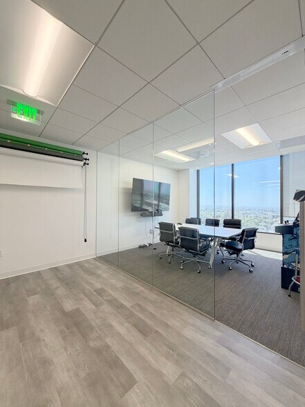 10880 Wilshire Blvd, Los Angeles, CA à louer - Photo de l’immeuble – Image 3 sur 62