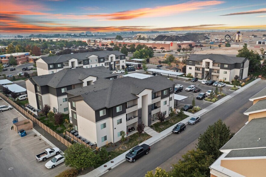 9926 W Sand Hill Dr, Nampa, ID à vendre - Photo de l’immeuble – Image 3 sur 20