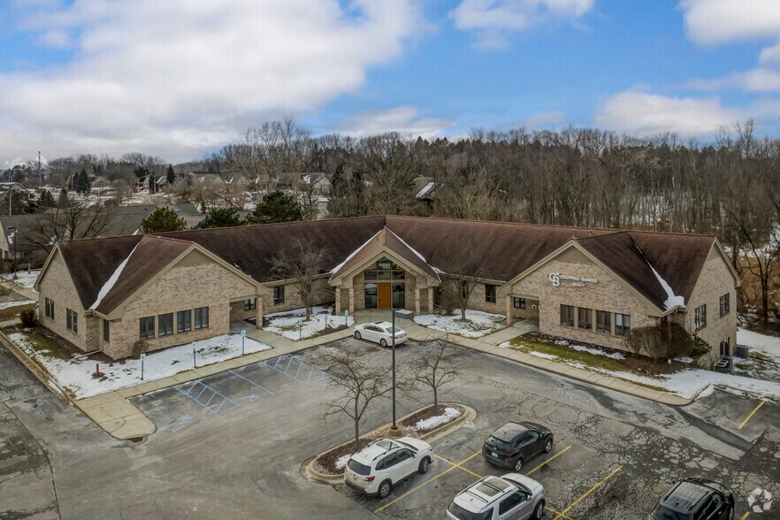 6607 W Saint Joseph Hwy, Lansing, MI à louer - Photo de l’immeuble – Image 2 sur 10