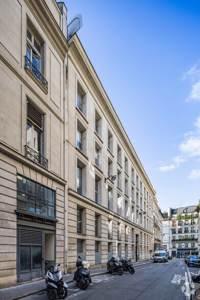 4 Rue De Ventadour, Paris à louer - Photo de l’immeuble – Image 2 sur 8