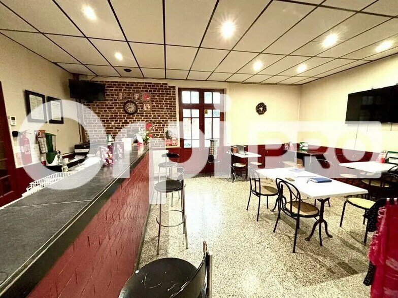 Local commercial dans Tricot à vendre - Photo de l’immeuble – Image 3 sur 5