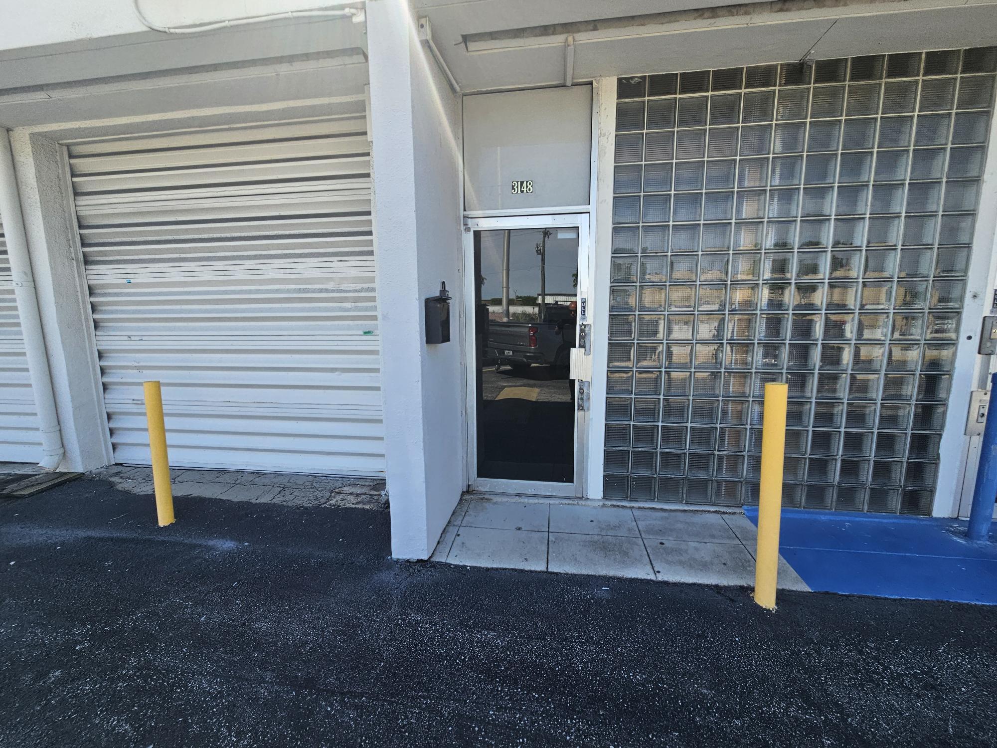 7212-7282 NW 33rd St, Miami, FL à louer Photo de l’immeuble– Image 1 sur 6