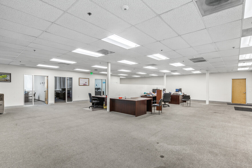 10509 Business Dr, Fontana, CA à louer - Photo intérieure – Image 2 sur 38