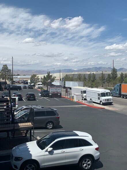 3975 W Quail Ave, Las Vegas, NV à louer - Photo de l’immeuble – Image 3 sur 5