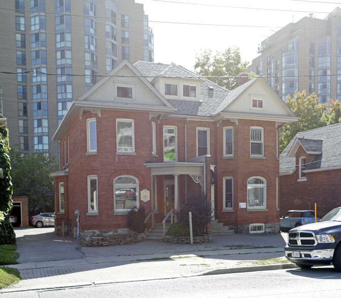 103-105 Collier St, Barrie, ON à louer - Photo de l’immeuble – Image 2 sur 2