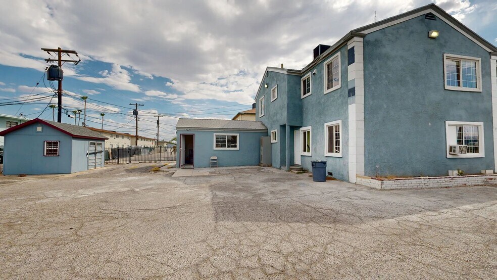 530 E Oakey Blvd, Las Vegas, NV à vendre - Photo de l’immeuble – Image 2 sur 16