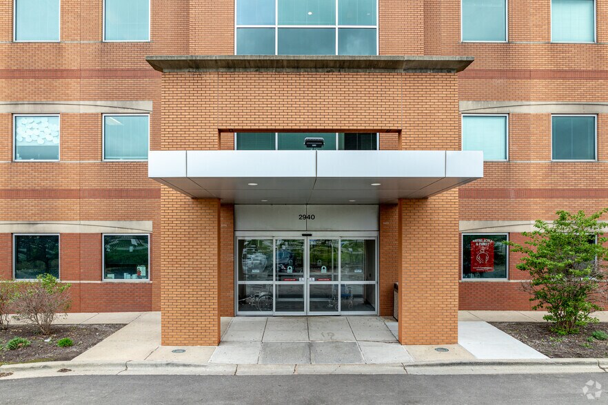 2940 Rollingridge Rd, Naperville, IL à louer - Photo de l’immeuble – Image 2 sur 5