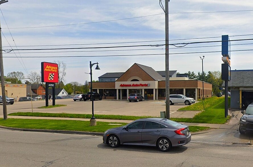 4250 Lake Michigan Dr, Grand Rapids, MI à vendre - Photo de l’immeuble – Image 2 sur 5