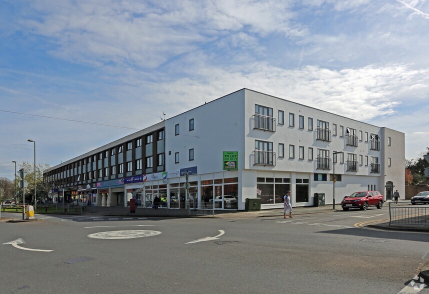 2-14 The Parade, Frimley à louer - Photo de l’immeuble – Image 1 sur 13