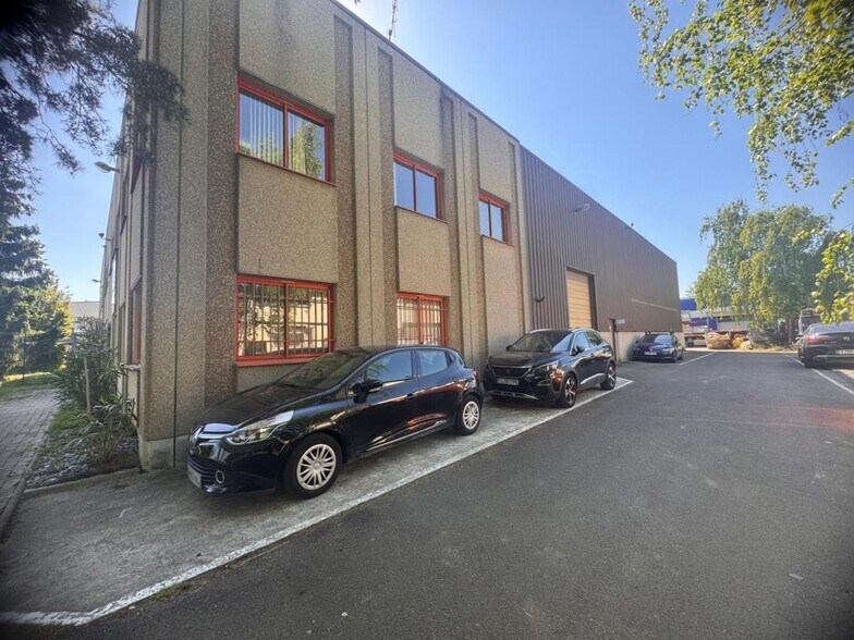 Local d'activités dans Achères à vendre - Photo de l’immeuble – Image 2 sur 8