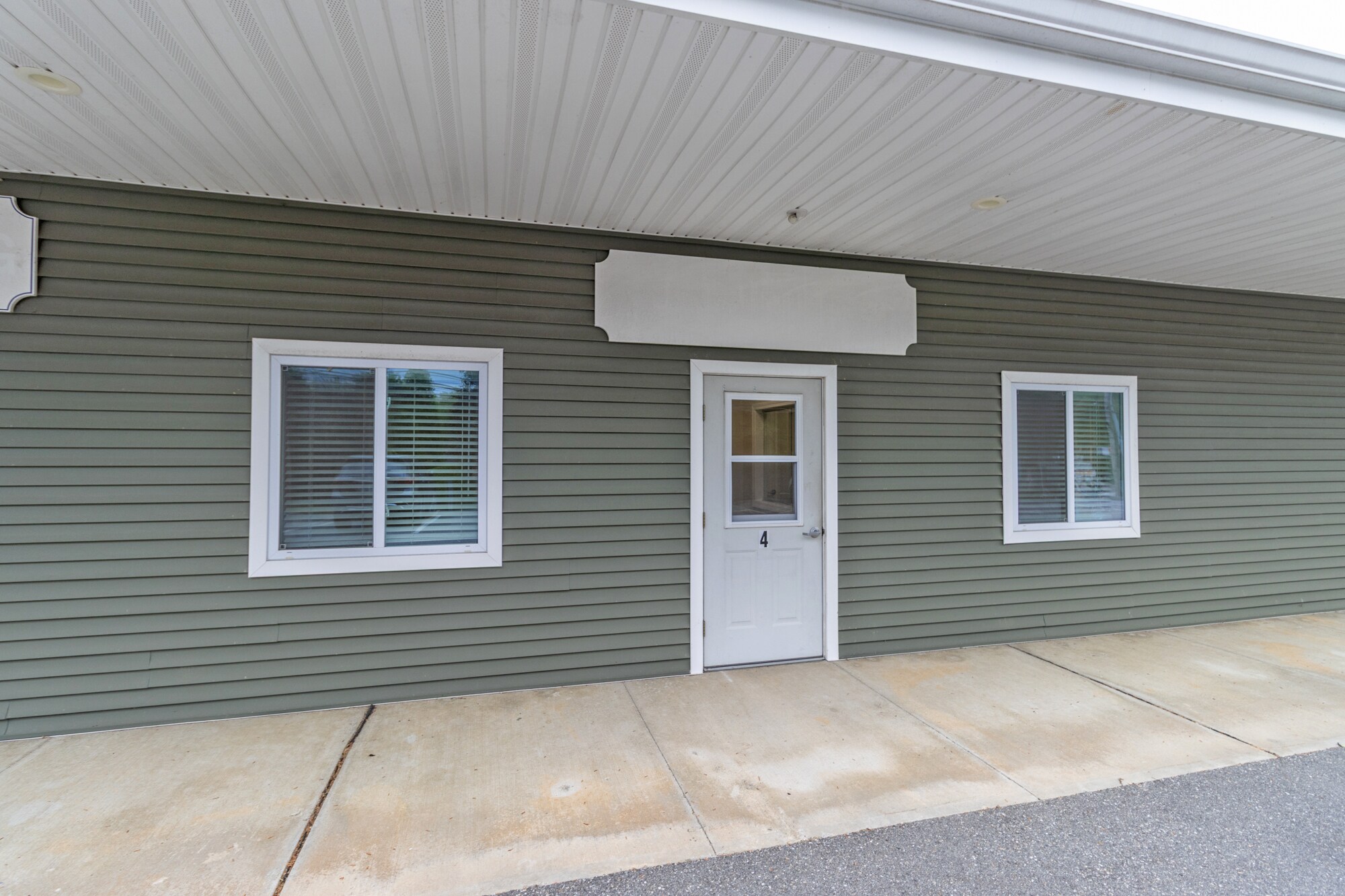 627 Norwich Salem Tpke, Montville, CT à louer Photo de l’immeuble– Image 1 sur 22