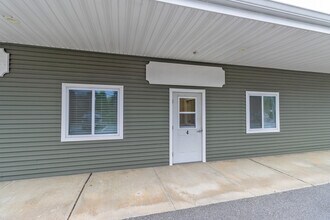 627 Norwich Salem Tpke, Montville, CT à louer Photo de l’immeuble– Image 1 sur 22
