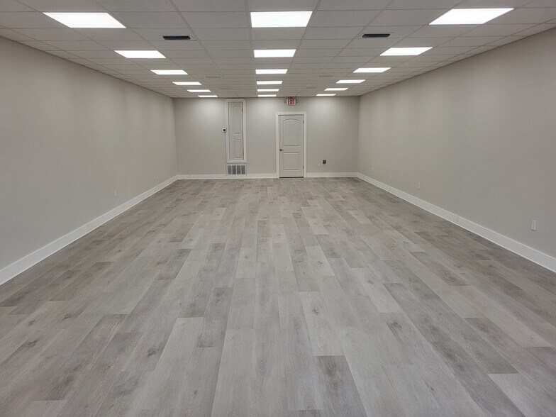284 Eglin Pky NE, Fort Walton Beach, FL à louer - Photo de l’immeuble – Image 2 sur 5