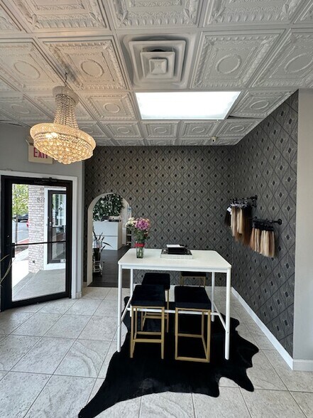 18 Railroad Ave, Babylon, NY à louer - Photo de l’immeuble – Image 3 sur 9
