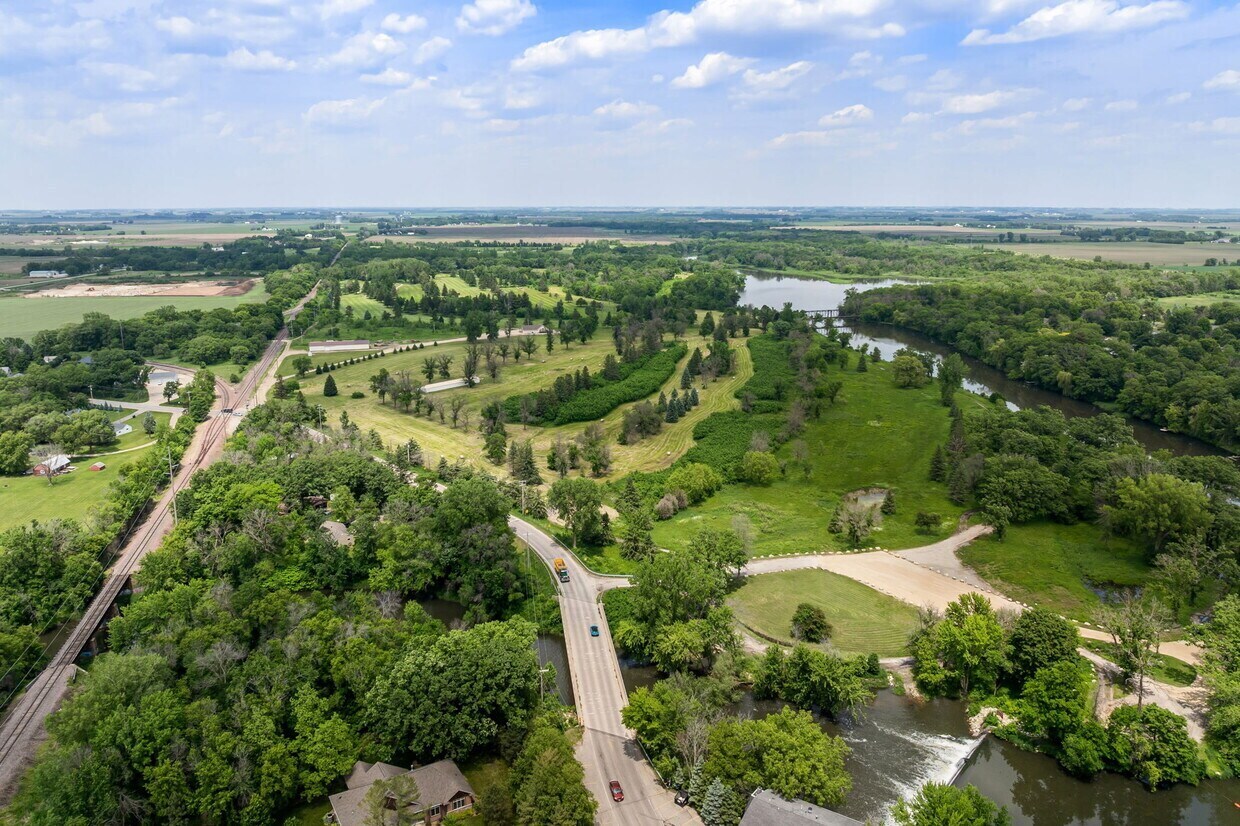 3700 11th Pl NE, Austin, MN à vendre Photo principale– Image 1 sur 2