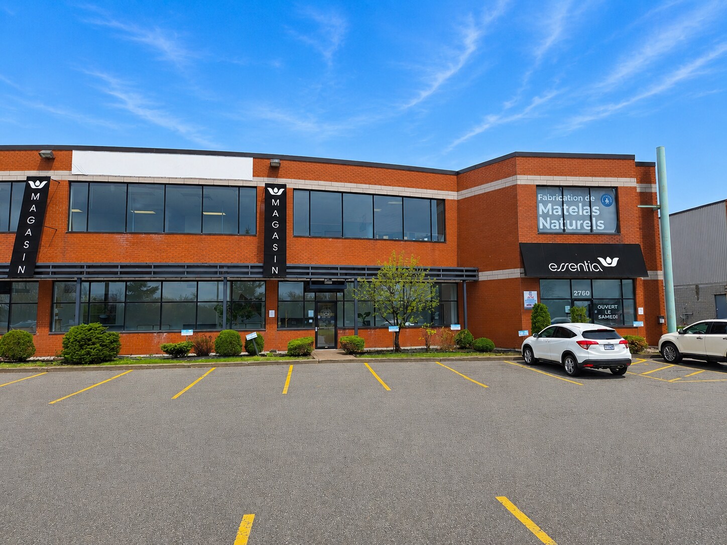 2700-2760 Boul Daniel-Johnson, Laval, QC à louer Photo de l’immeuble– Image 1 sur 28