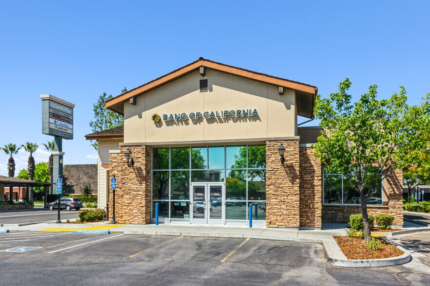 5126 N Palm Ave, Fresno, CA à vendre - Photo de l’immeuble – Image 2 sur 12