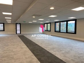 Bureau dans Guyancourt à louer Photo de l’immeuble– Image 2 sur 4