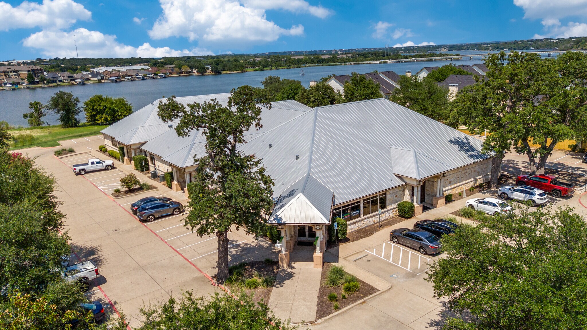 805 Hill Blvd, Granbury, TX à vendre Photo de l’immeuble– Image 1 sur 26