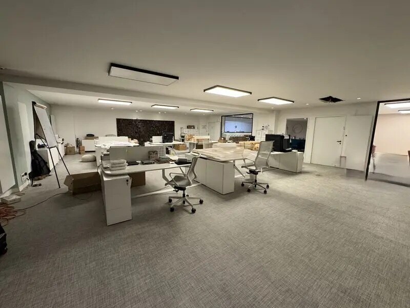 Local commercial dans Paris à louer Photo de l’immeuble– Image 1 sur 14