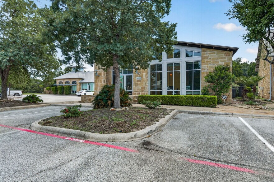 16007 Via Shavano, San Antonio, TX à vendre - Photo de l’immeuble – Image 3 sur 38
