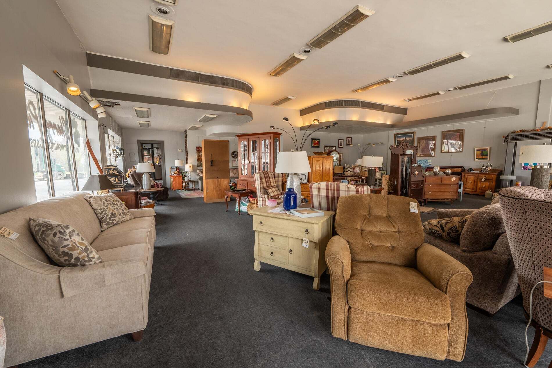 337 N Main St, West Bend, WI à louer Photo intérieure– Image 1 sur 6