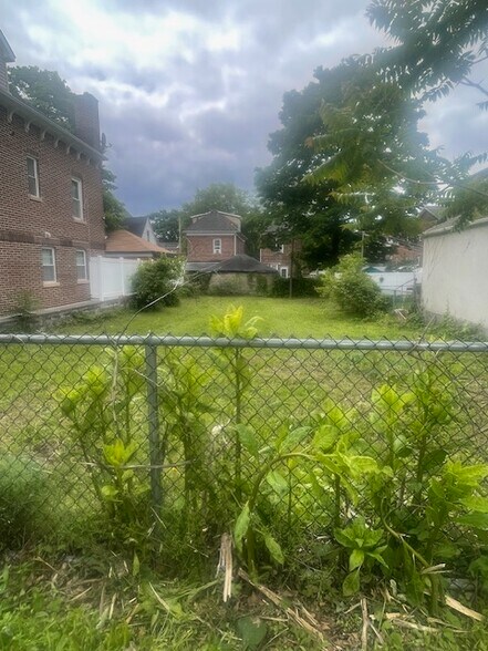 210 E 237th St, Bronx, NY à vendre - Photo de l’immeuble – Image 2 sur 3