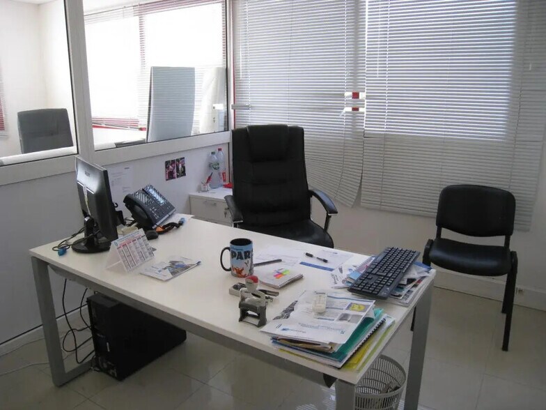 Bureau dans Aubagne à louer - Photo de l’immeuble – Image 2 sur 7