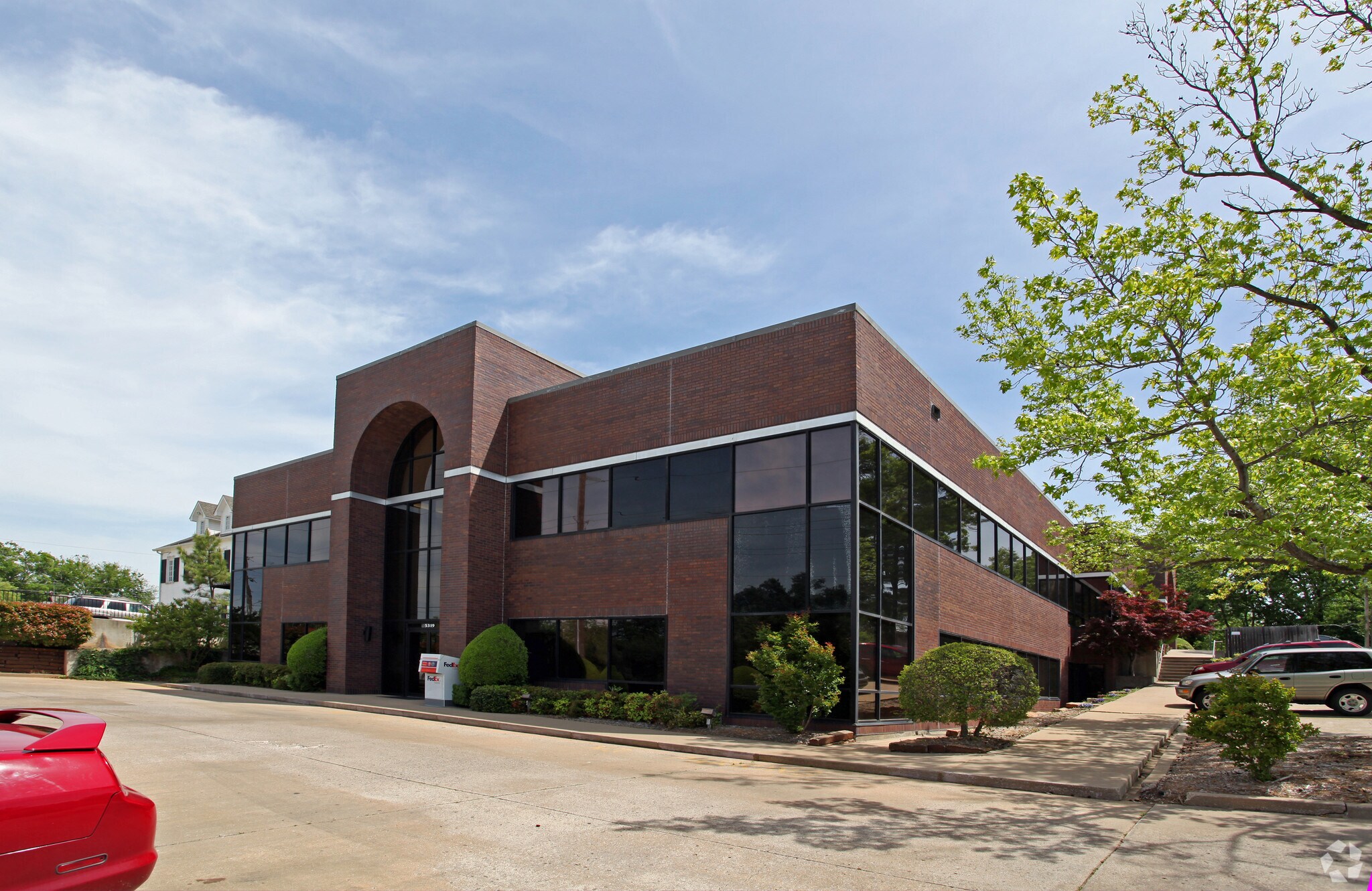 5319 S Lewis Ave, Tulsa, OK à louer Photo principale– Image 1 sur 4